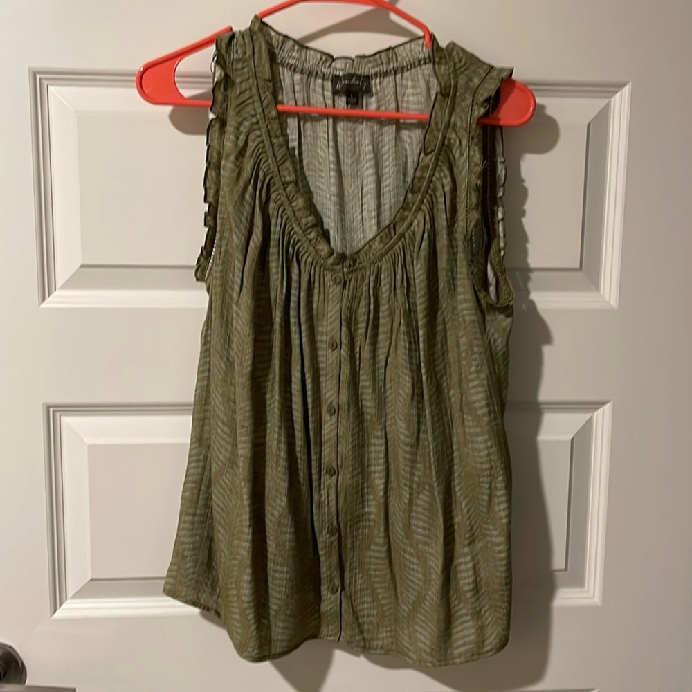Wonderly Tank with ruffle and button details size Large